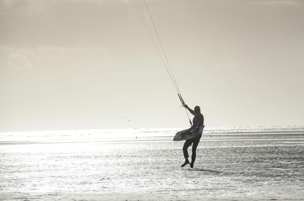 Wing Surfing vs. Kitesurfing Key Differences You Should Know