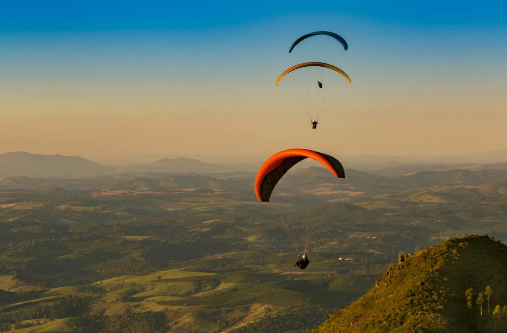 Hang Gliding vs. Paragliding